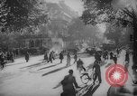 Standbild Pariser auf Fahrräder Paris Frankreich, 1946, aus Sekunde 51 historischem Filmmaterial Videoclip 65675044943