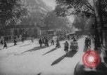 Standbild Pariser auf Fahrräder Paris Frankreich, 1946, aus Sekunde 54 historischem Filmmaterial Videoclip 65675044943