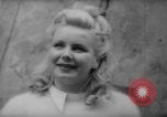 Standbild Parisern Paris Frankreich, 1946, aus Sekunde 15 historischem Filmmaterial Videoclip 65675044944