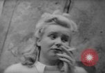Standbild Parisern Paris Frankreich, 1946, aus Sekunde 17 historischem Filmmaterial Videoclip 65675044944