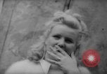 Standbild Parisern Paris Frankreich, 1946, aus Sekunde 20 historischem Filmmaterial Videoclip 65675044944