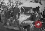 Standbild Parisern Paris Frankreich, 1946, aus Sekunde 10 historischem Filmmaterial Videoclip 65675044945