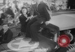 Standbild Parisern Paris Frankreich, 1946, aus Sekunde 17 historischem Filmmaterial Videoclip 65675044945