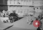Standbild Parisern Paris Frankreich, 1946, aus Sekunde 22 historischem Filmmaterial Videoclip 65675044945
