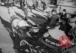 Standbild Parisern Paris Frankreich, 1946, aus Sekunde 34 historischem Filmmaterial Videoclip 65675044945