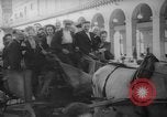 Standbild Parisern Paris Frankreich, 1946, aus Sekunde 48 historischem Filmmaterial Videoclip 65675044945