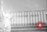 Immagine di Movie Theater Tokyo Giappone, 1949, secondo 23 filmato di repertorio 65675044952