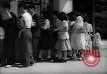 Immagine di Movie Theater Tokyo Giappone, 1949, secondo 26 filmato di repertorio 65675044952