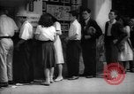 Immagine di Movie Theater Tokyo Giappone, 1949, secondo 38 filmato di repertorio 65675044952