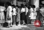 Immagine di Movie Theater Tokyo Giappone, 1949, secondo 45 filmato di repertorio 65675044952