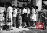 Immagine di Movie Theater Tokyo Giappone, 1949, secondo 47 filmato di repertorio 65675044952