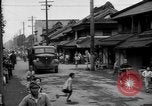 Standbild amerikanische Armee Jeep Koga Japan, 1945, aus Sekunde 40 historischem Filmmaterial Videoclip 65675044960