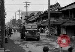 Standbild amerikanische Armee Jeep Koga Japan, 1945, aus Sekunde 42 historischem Filmmaterial Videoclip 65675044960