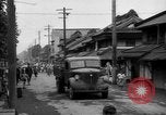 Standbild amerikanische Armee Jeep Koga Japan, 1945, aus Sekunde 43 historischem Filmmaterial Videoclip 65675044960