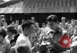 Standbild amerikanischer Soldat Koga Japan, 1945, aus Sekunde 35 historischem Filmmaterial Videoclip 65675044963