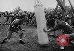 Standbild Football Team Praktiken mit mechanisierten Dummies Ventura California USA, 1948, aus Sekunde 6 historischem Filmmaterial Videoclip 65675044997