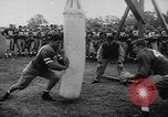 Standbild Football Team Praktiken mit mechanisierten Dummies Ventura California USA, 1948, aus Sekunde 8 historischem Filmmaterial Videoclip 65675044997