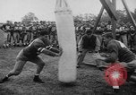 Standbild Football Team Praktiken mit mechanisierten Dummies Ventura California USA, 1948, aus Sekunde 9 historischem Filmmaterial Videoclip 65675044997