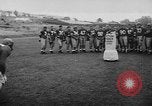 Standbild Football Team Praktiken mit mechanisierten Dummies Ventura California USA, 1948, aus Sekunde 26 historischem Filmmaterial Videoclip 65675044997
