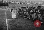 Standbild Football Team Praktiken mit mechanisierten Dummies Ventura California USA, 1948, aus Sekunde 36 historischem Filmmaterial Videoclip 65675044997