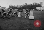 Standbild Football Team Praktiken mit mechanisierten Dummies Ventura California USA, 1948, aus Sekunde 47 historischem Filmmaterial Videoclip 65675044997