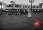 Standbild Football Team Praktiken mit mechanisierten Dummies Ventura California USA, 1948, aus Sekunde 56 historischem Filmmaterial Videoclip 65675044997