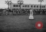 Standbild Football Team Praktiken mit mechanisierten Dummies Ventura California USA, 1948, aus Sekunde 57 historischem Filmmaterial Videoclip 65675044997