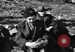 Standbild befreite Juden Deutschland, 1945, aus Sekunde 24 historischem Filmmaterial Videoclip 65675044999