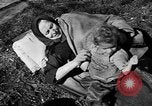 Standbild befreite Juden Deutschland, 1945, aus Sekunde 50 historischem Filmmaterial Videoclip 65675044999