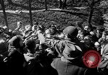 Standbild befreite Juden Deutschland, 1945, aus Sekunde 25 historischem Filmmaterial Videoclip 65675045000