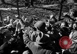 Standbild befreite Juden Deutschland, 1945, aus Sekunde 28 historischem Filmmaterial Videoclip 65675045000