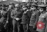 Standbild amerikanische Generalmajor Emil Reinhardt Torgau Deutschland, 1945, aus Sekunde 4 historischem Filmmaterial Videoclip 65675045002