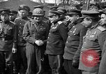 Standbild amerikanische Generalmajor Emil Reinhardt Torgau Deutschland, 1945, aus Sekunde 5 historischem Filmmaterial Videoclip 65675045002