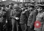 Standbild amerikanische Generalmajor Emil Reinhardt Torgau Deutschland, 1945, aus Sekunde 7 historischem Filmmaterial Videoclip 65675045002