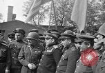 Standbild amerikanische Generalmajor Emil Reinhardt Torgau Deutschland, 1945, aus Sekunde 10 historischem Filmmaterial Videoclip 65675045002