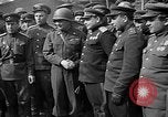 Standbild amerikanische Generalmajor Emil Reinhardt Torgau Deutschland, 1945, aus Sekunde 18 historischem Filmmaterial Videoclip 65675045002