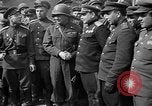Standbild amerikanische Generalmajor Emil Reinhardt Torgau Deutschland, 1945, aus Sekunde 19 historischem Filmmaterial Videoclip 65675045002