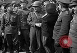 Standbild amerikanische Generalmajor Emil Reinhardt Torgau Deutschland, 1945, aus Sekunde 21 historischem Filmmaterial Videoclip 65675045002