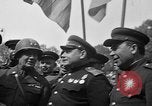 Standbild amerikanische Generalmajor Emil Reinhardt Torgau Deutschland, 1945, aus Sekunde 24 historischem Filmmaterial Videoclip 65675045002