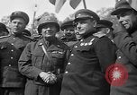 Standbild amerikanische Generalmajor Emil Reinhardt Torgau Deutschland, 1945, aus Sekunde 31 historischem Filmmaterial Videoclip 65675045002