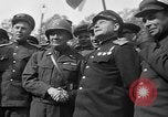 Standbild amerikanische Generalmajor Emil Reinhardt Torgau Deutschland, 1945, aus Sekunde 32 historischem Filmmaterial Videoclip 65675045002