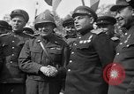 Standbild amerikanische Generalmajor Emil Reinhardt Torgau Deutschland, 1945, aus Sekunde 37 historischem Filmmaterial Videoclip 65675045002
