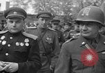 Standbild amerikanische Generalmajor Emil Reinhardt Torgau Deutschland, 1945, aus Sekunde 41 historischem Filmmaterial Videoclip 65675045002