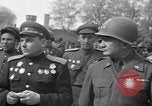 Standbild amerikanische Generalmajor Emil Reinhardt Torgau Deutschland, 1945, aus Sekunde 43 historischem Filmmaterial Videoclip 65675045002