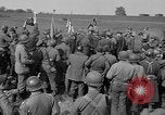 Standbild Die amerikanischen Truppen treffen Sowjets in Torgau Torgau Deutschland, 1945, aus Sekunde 10 historischem Filmmaterial Videoclip 65675045006