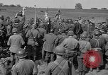 Standbild Die amerikanischen Truppen treffen Sowjets in Torgau Torgau Deutschland, 1945, aus Sekunde 13 historischem Filmmaterial Videoclip 65675045006