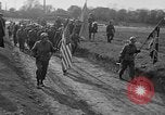 Standbild Die amerikanischen Truppen treffen Sowjets in Torgau Torgau Deutschland, 1945, aus Sekunde 14 historischem Filmmaterial Videoclip 65675045006