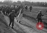 Standbild Die amerikanischen Truppen treffen Sowjets in Torgau Torgau Deutschland, 1945, aus Sekunde 15 historischem Filmmaterial Videoclip 65675045006