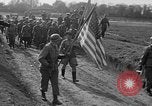 Standbild Die amerikanischen Truppen treffen Sowjets in Torgau Torgau Deutschland, 1945, aus Sekunde 16 historischem Filmmaterial Videoclip 65675045006