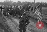 Standbild Die amerikanischen Truppen treffen Sowjets in Torgau Torgau Deutschland, 1945, aus Sekunde 17 historischem Filmmaterial Videoclip 65675045006